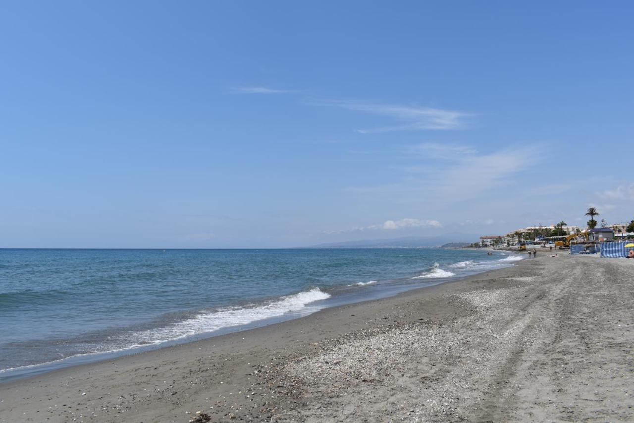 Fantastic Studio - Beachfront Apartment Torrox Luaran gambar