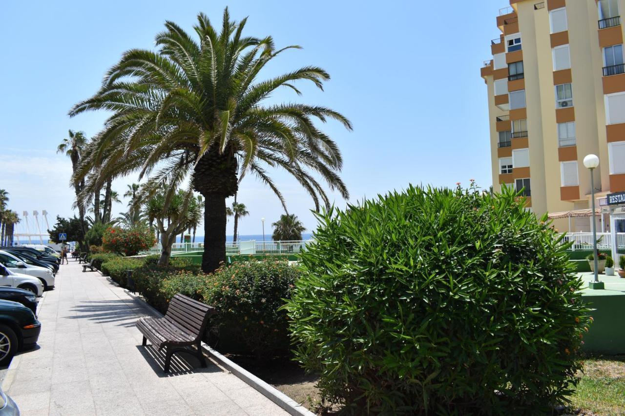 Fantastic Studio - Beachfront Apartment Torrox Luaran gambar