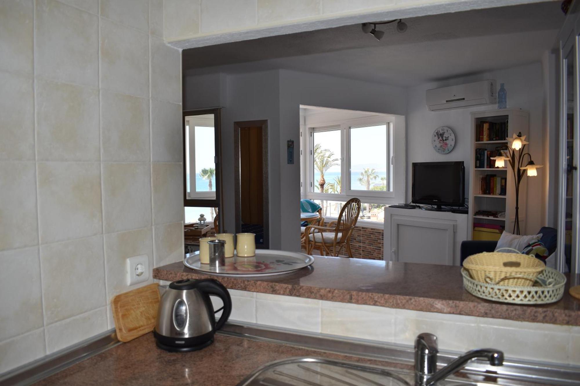 Fantastic Studio - Beachfront Apartment Torrox Luaran gambar