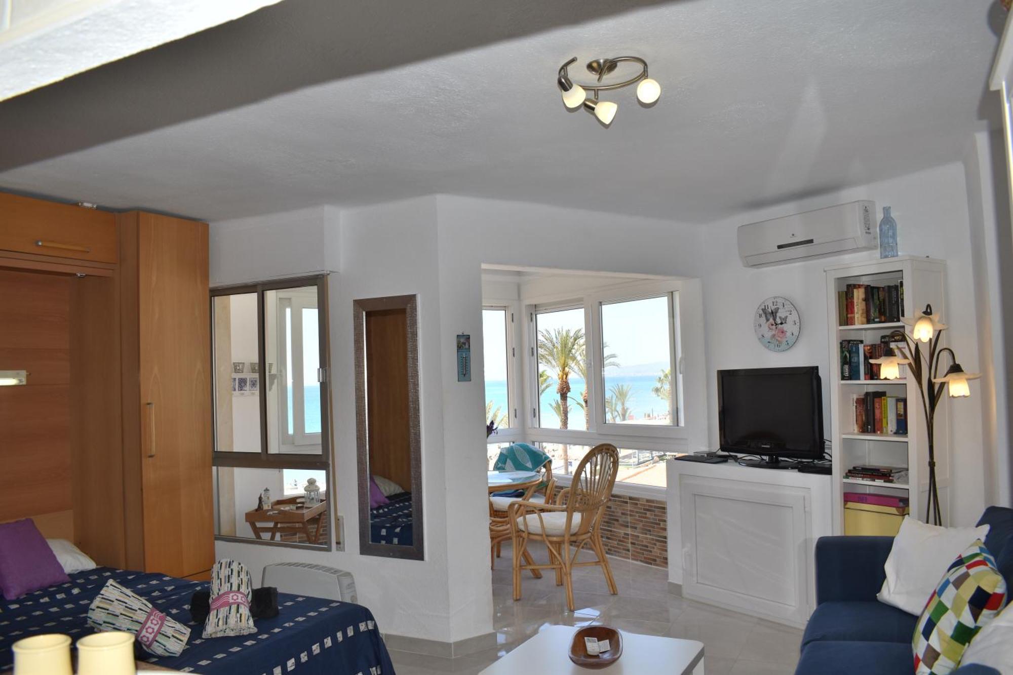 Fantastic Studio - Beachfront Apartment Torrox Luaran gambar